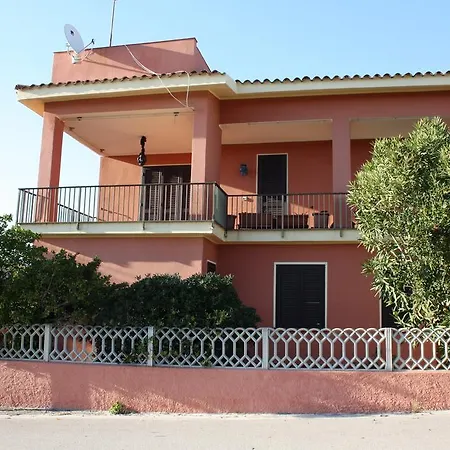 Dimore Dell'isola Rossa Lägenhet