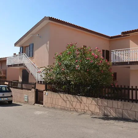 Dimore Dell'isola Rossa איזולה רוסה